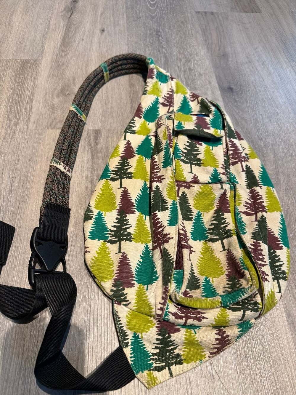 Kavu Rope Sling Crossbody Bag Winterscape Pine Tree Print